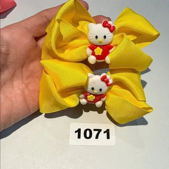 1071 Yellow Color 2 Piece Set Hello Kitty Alligator Clip Hair Bows
