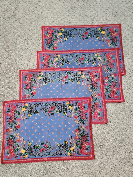 Williams Sonoma French Country Blue Fabric Placemats Set Of Four Red & Yellow