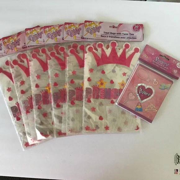 PRINCESS PARTY TREAT BAGS & PARTY INVITATION NWT