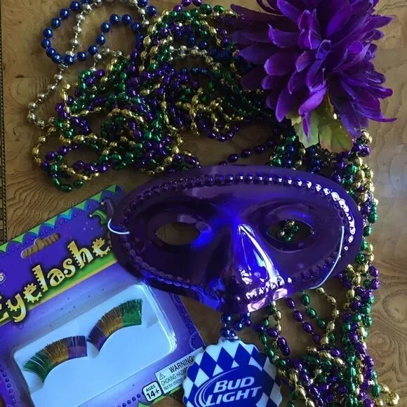 🎃 - 19 Mardi Gras Supplies!! Box 19
