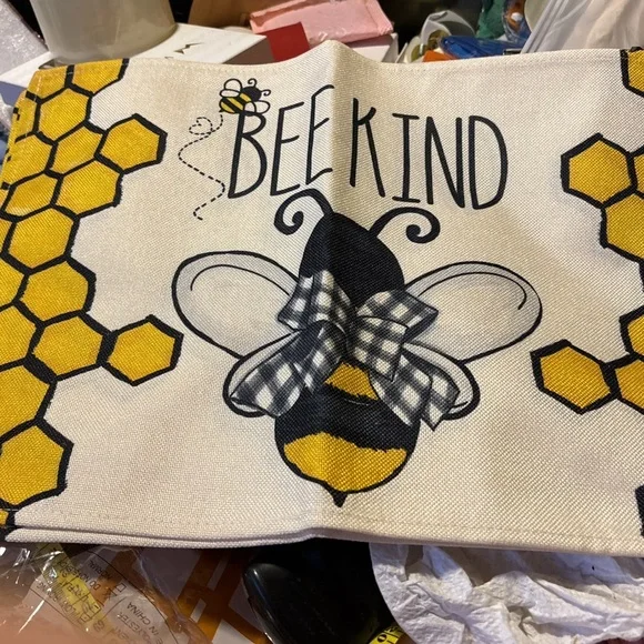 New Bee Kind Table Mats Set of 4 Washable Placemats 12x18 Inch Farmhouse Dining
