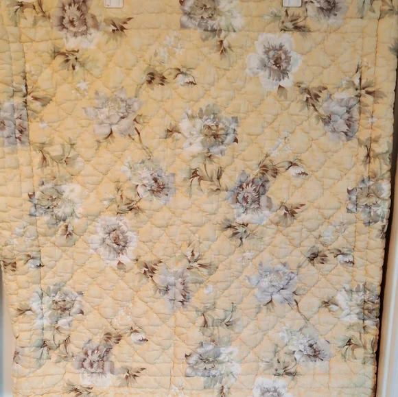 RESTORATION HARDWARE EURO QUILTED YELLOW/BLUE FLORAL SHAMS 26X26 QUITE LUXURY