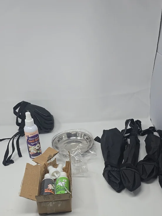 Black Pet Travel Set with Bowls & Spray