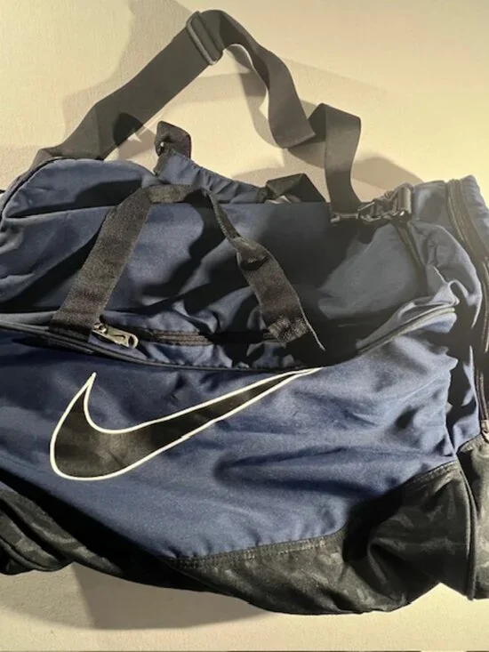 Nike training duffel bag navy blue vintage spacious travel gym sports EUC