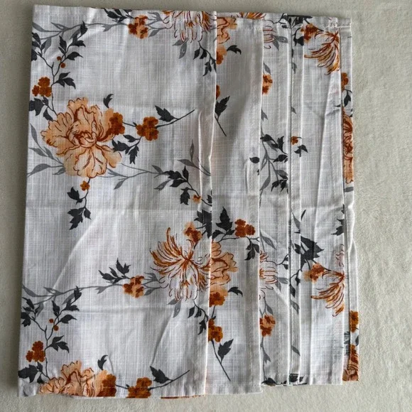 NWOT Ruvanti Set Of Four Floral Cloth Napkins 100%Cotton 17x17