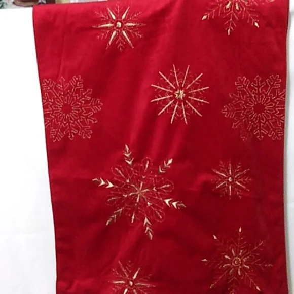 Max Studio Table runner