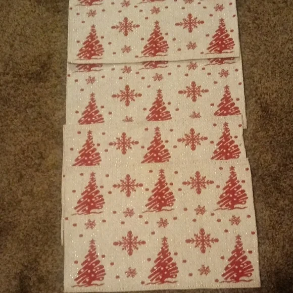 GUC SET OF 4 CHRISTMAS PLACEMATS
