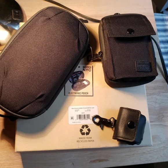 Tech Pouch/Hybrid Pouch/Airpod Case Steve Madden Bl