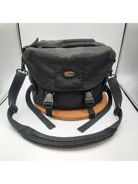 LowePro Steath Reporter 300 AW Camera Bag Black Shoulder Strap Carry Travel DSLR