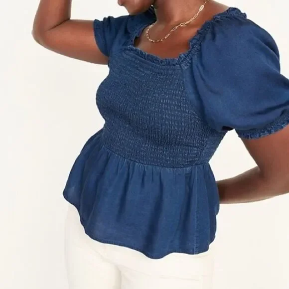 Old Navy Women’s Smocked Puff Sleeve Blouse in Chambray M