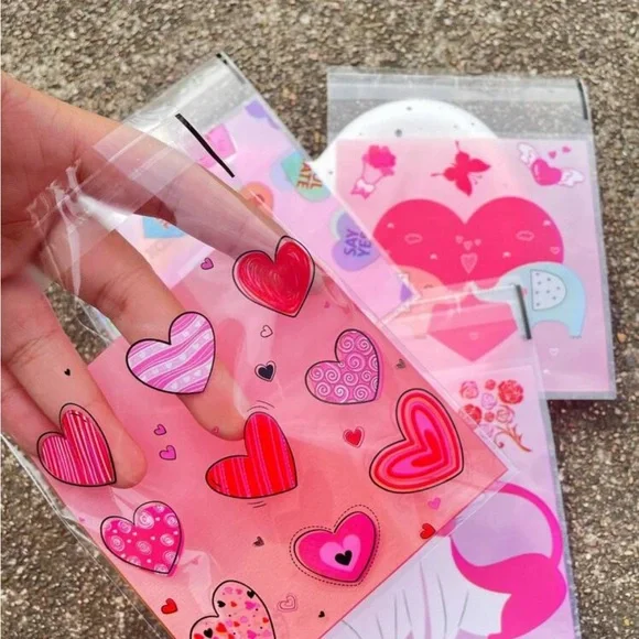 Valentines NWT Colorful Heart Clear Medium Bags (25 Pieces)