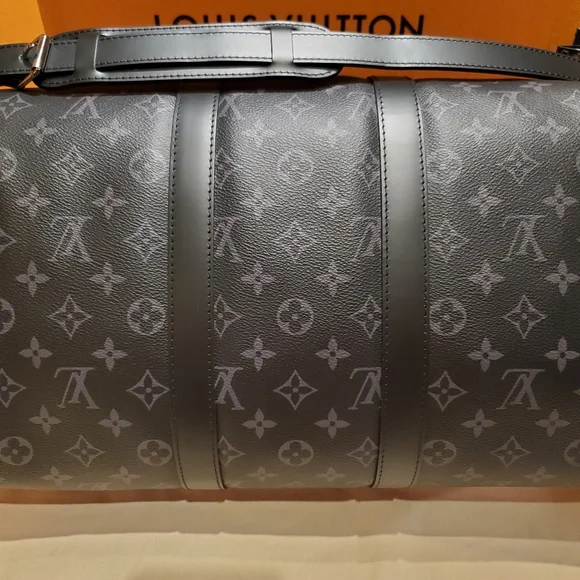 LOUIS VUITTON Keepall Bandoulière 45 in Monogram Eclipse - Like New