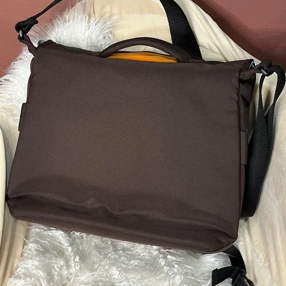 NWT Crumpler Hee-Goer Camera/Laptop Bag (Brown)