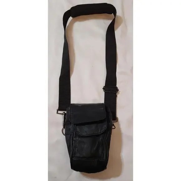 Vintage Black Padded Faux Leather Camera Bag with Adjustable Shoulder Strap EUC