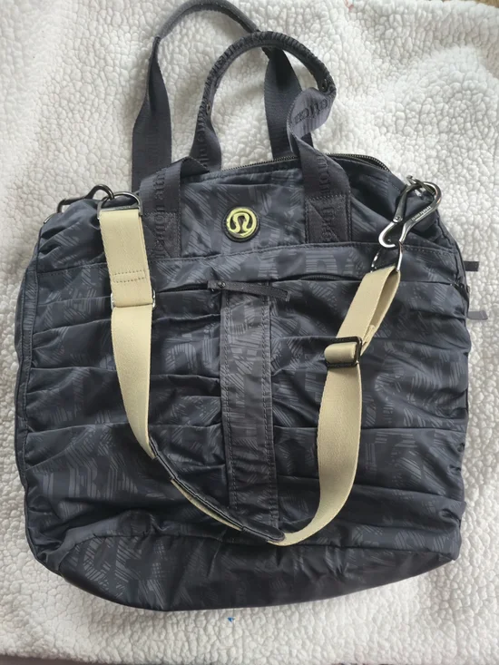 lululemon athletica Black Quilted Convertible Men’s Tote with Cream Strap