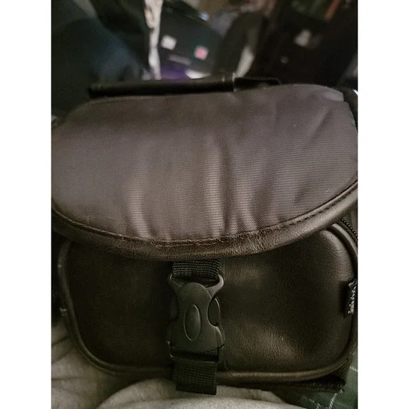 Extreme Gear Camera Bag Clip Closure Lots Of Room Compartment Divider clean Fun