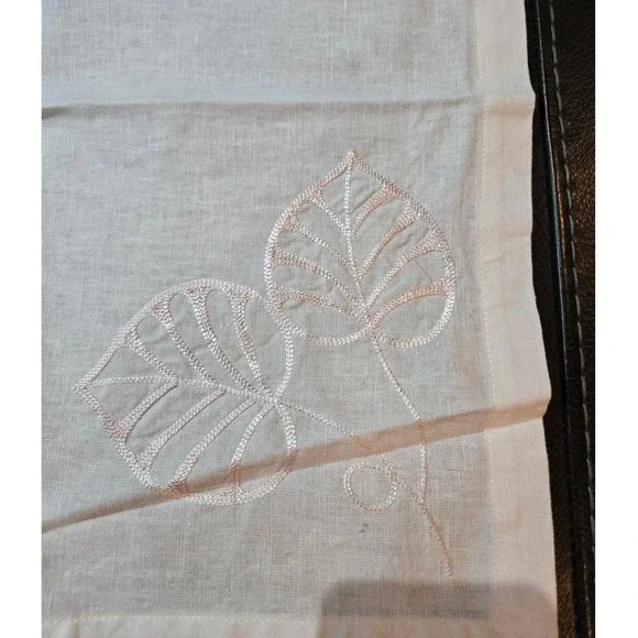 Unbranded Pale Pink Embroidered Leaf Tabletop Cover Excellent Vintage Linen‎
