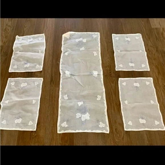 White Floral Embroidered Table Linens Set