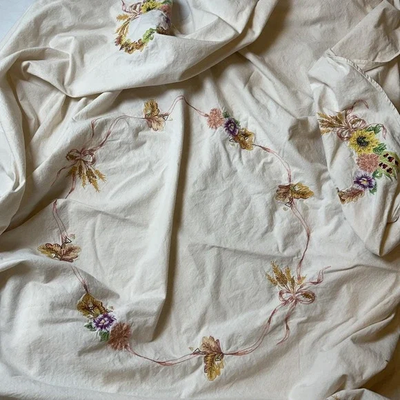 Vintage Round Light Pink Tablecloth Hand Embroidered Floral 64