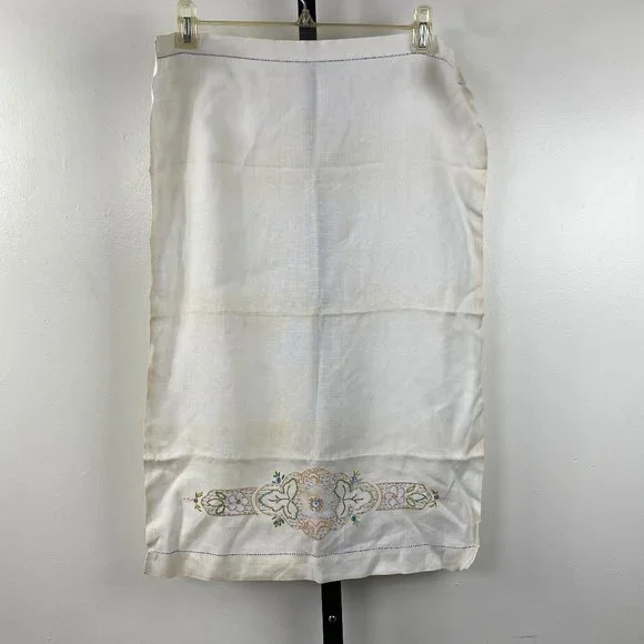 Vintage Linen Table Runner w/ Embroidery 26.5