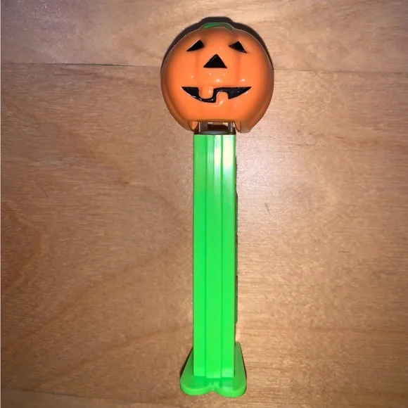 Vintage 1980 Halloween Pumpkin Jack-O-Lantern PEZ Dispenser – Made in Hungary