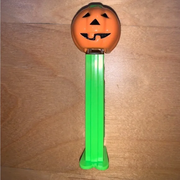 Vintage 1980 Halloween Pumpkin Jack-O-Lantern PEZ Dispenser – Made in Hungary