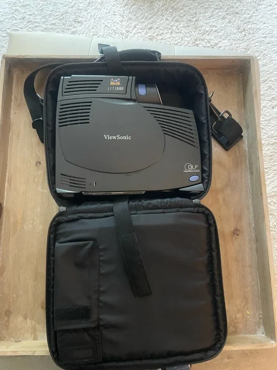 View Sonic PJ870 Black DLP Projector - Portable Presentation Projector tested