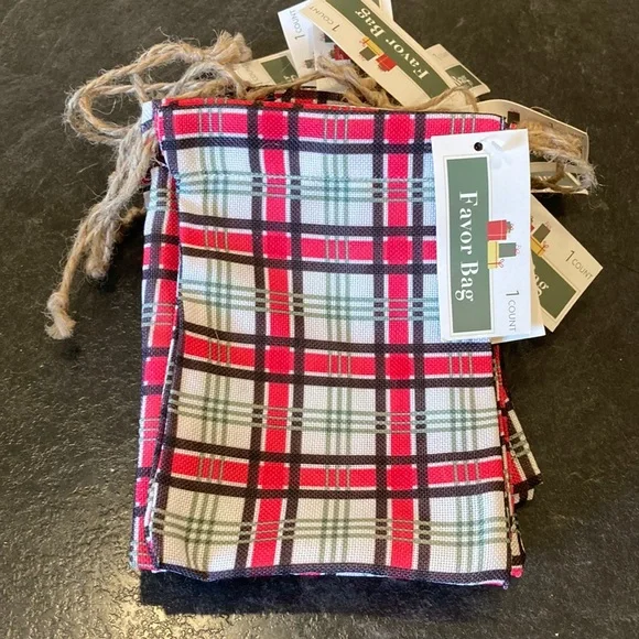 25 Favor Gift Drawstring Party bags - red green black plaid - NWT