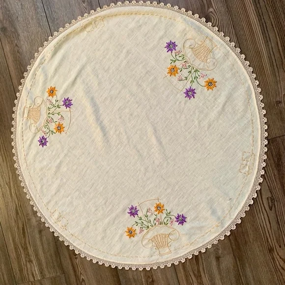 Vintage Handmade Embroidered Round Doily Crocheted Table Cloth 33”