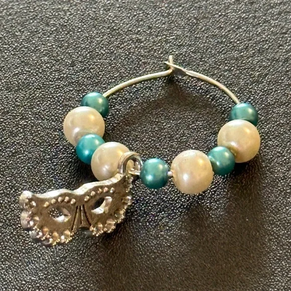 Wine glass tag stainless steel hoop turquoise/white beads Masquerade mask
