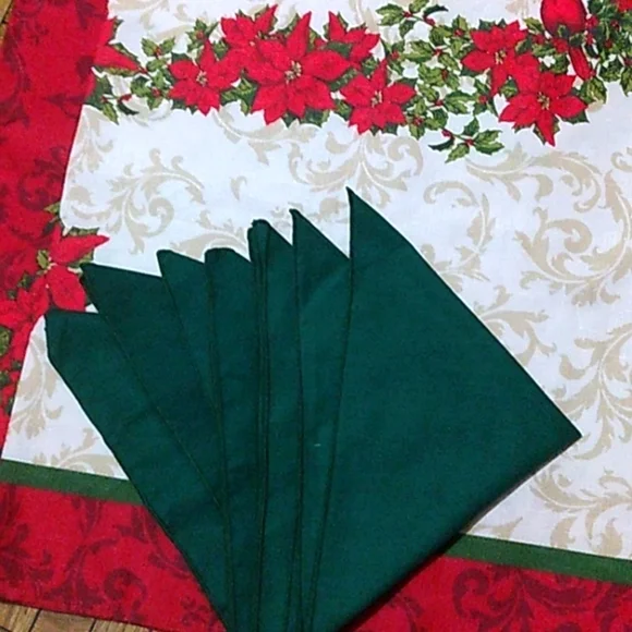 Christmas Poinsettia tablecloth & 6 napkins