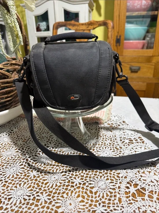 Lowepro Black Compact Camera Bag with Shoulder Strap