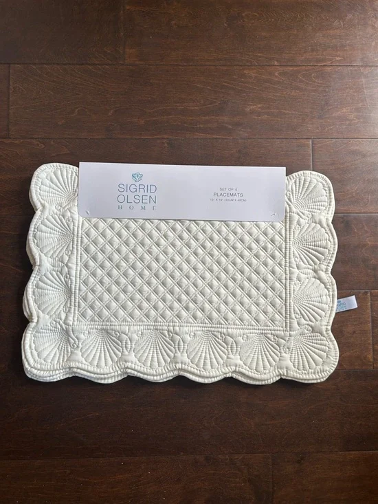 Sigrid Olsen 4 Scalloped Edged Seashells Quilted Placemats New Off White New