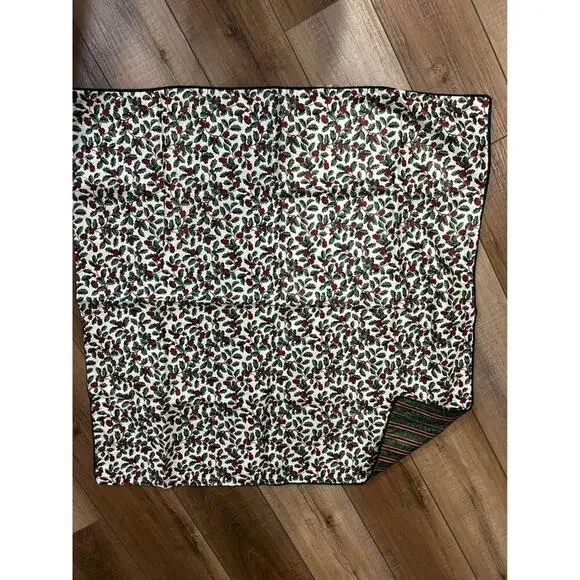 Longaberger Christmas Holly tablecloth double sided 25” corded edge‎
