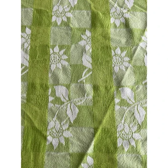 Round Tablecloth Bright Green Checkered Sun Flowers 100% Cotton