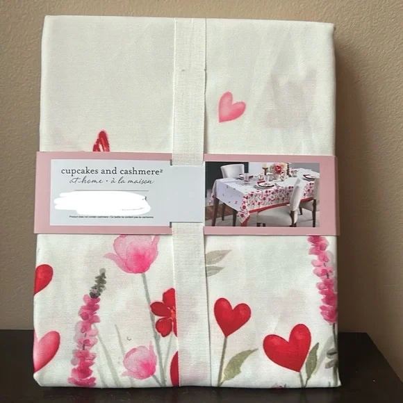 Cupcakes & Cashmere Valentines Day Floral Hearts New Oblong Tablecloth 60”x 104”