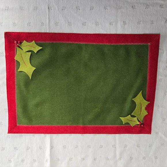 Set of 12 Chirstmas Red and Green Holiday Placemats DII for the Home