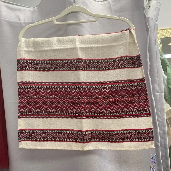 Elegant Red and Cream Table Runner