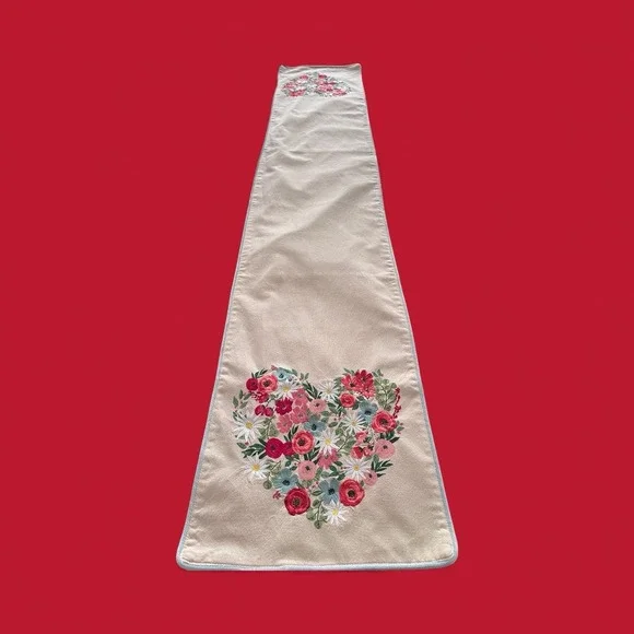 Rachel Ashwell‎ 'The Farmhouse' Embroidered Heart Table Runner, 14