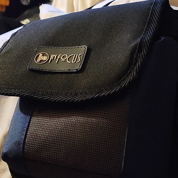 In Focus camera bag w strap carrier