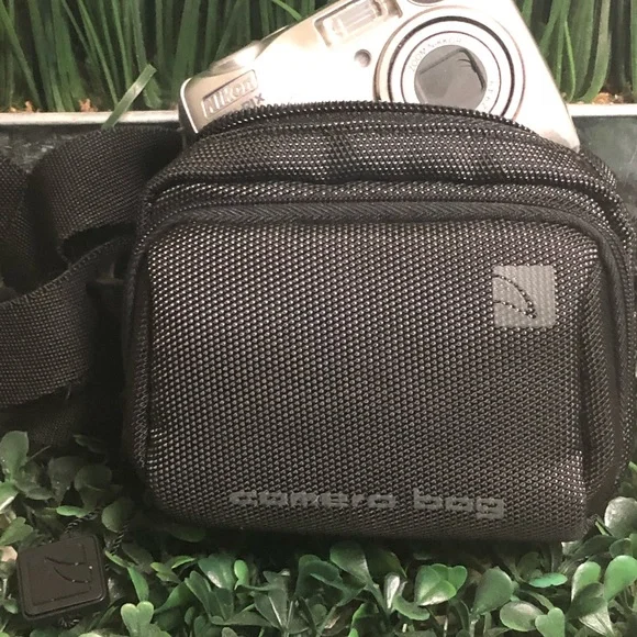 📷 Camera Bag For Compact Camera - NWT