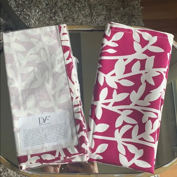 New Diane Von Furstenberg DVF pink‎ dinner napkins