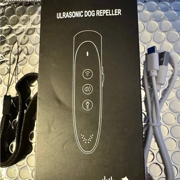 Ultrasonic dog repeller and trainer NWT in Box