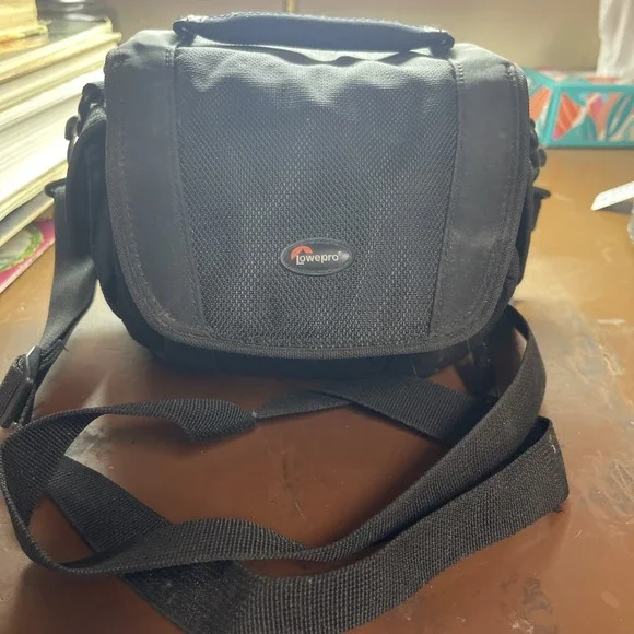 Lowe Pro Camera Bag Black Nylon With Shoulder Strap Side Pockets Padded Inside