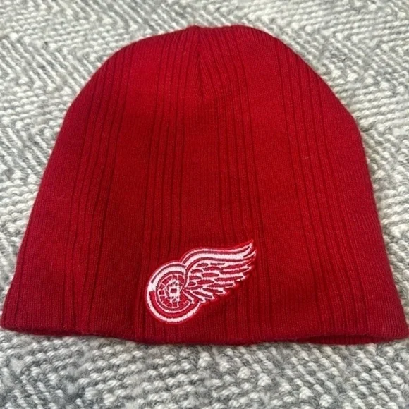 NHL‎ Red Wings hockey beanie hat one size fits all