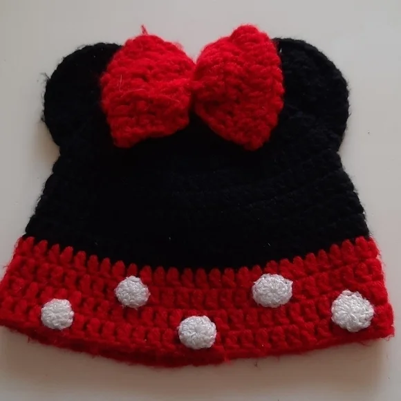 Disney Minnie Mouse handknitted beanie hat