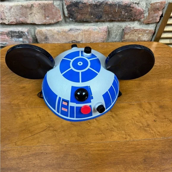NWT Youth Disney Parks R2D2 Mickey Mouse Star Wars Droid Hat with Ears