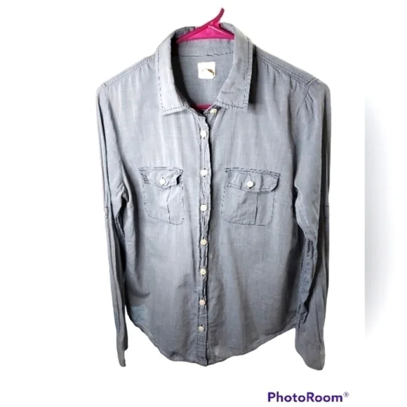 J.Crew med women's blue button shirt 2 front pockets