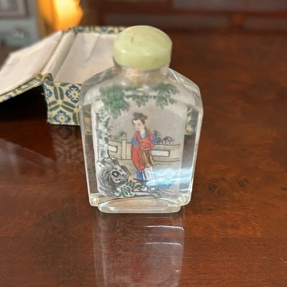 vintage reverse painted Japanese snuff bottle