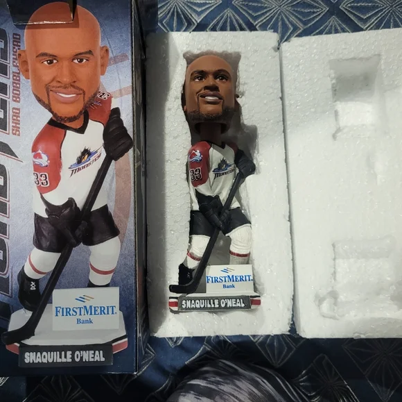 Shaquille O'Neal Bobblehead with Hockey Stick Very Rare Like New Still In Box